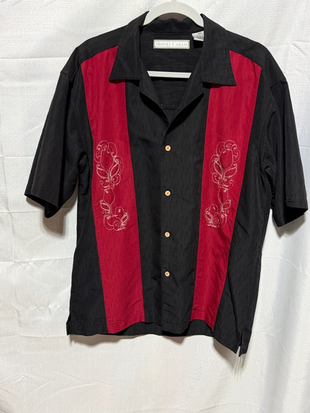 Monte Carlo Wine Themed Embroidered Button Down Camp Shirt EUC